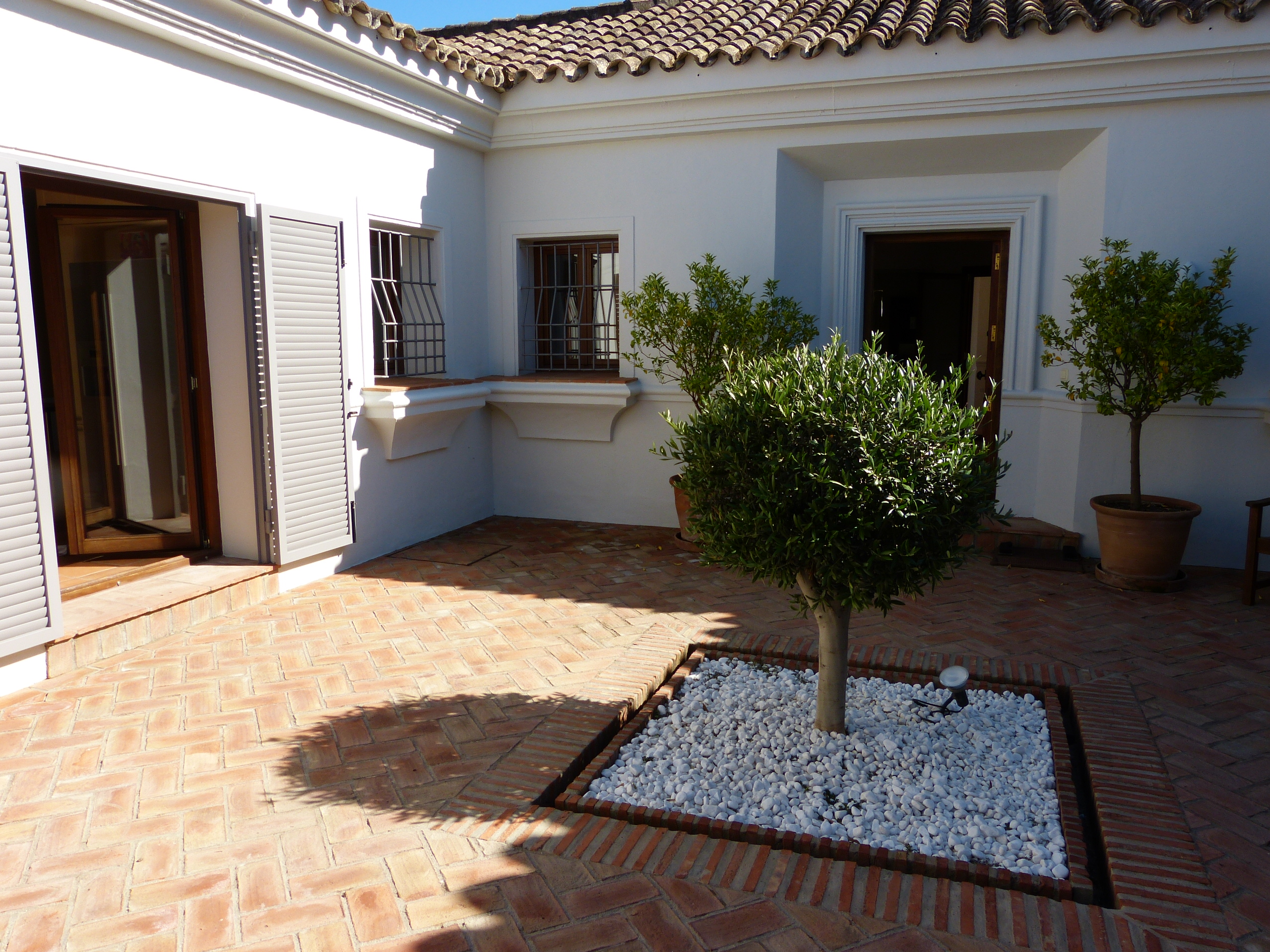 Villa im Bungalowstil mit grossem Garten