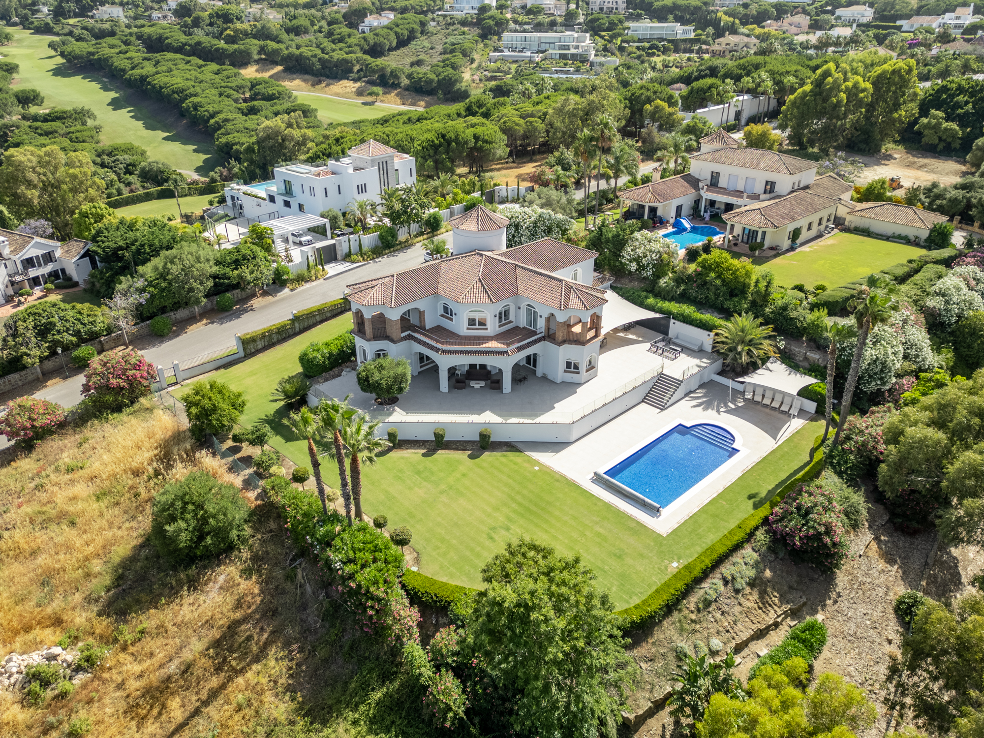 Very private family home for sale in Sotogrande Alto